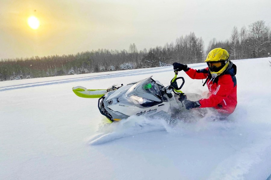Ride in Confidence: Snowmobile Gear for Women That Delivers Ride in Confidence: Snowmobile Gear for Women That Delivers
