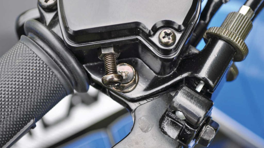 The throttle limiter screw