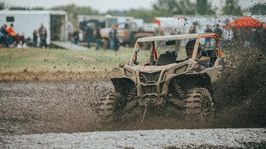 utv mud riding