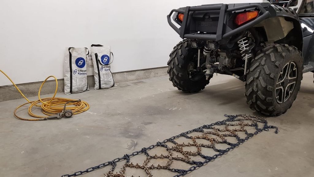 how to install atv chains.jpg
