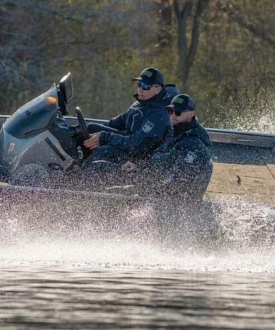 Équipement essentiel pour la pêche en bateau en été