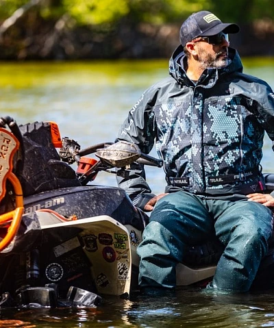Von Schlamm bis zu Starkregen: Die Vorteile wasserdichter ATV-Ausrüstung