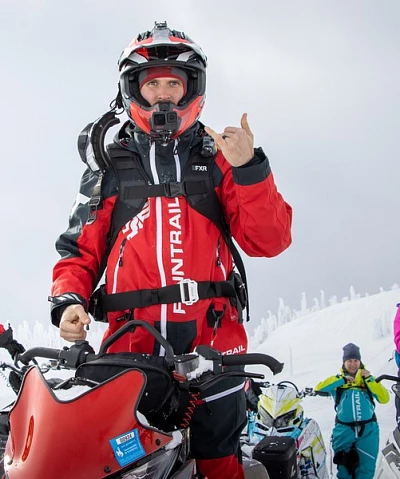 Tiefschnee-Schneemobilfahren: So wählen Sie den richtigen Schlitten aus