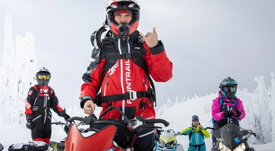 Tiefschnee-Schneemobilfahren: So wählen Sie den richtigen Schlitten aus