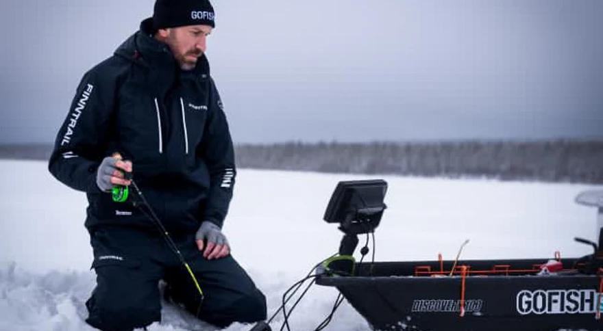 Pêche sur glace de la perche : conseils d'experts, leurres et techniques pour une saison réussie