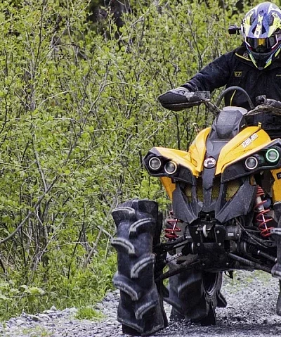 Pourquoi un quad vebre ou oscille et comment y remédier