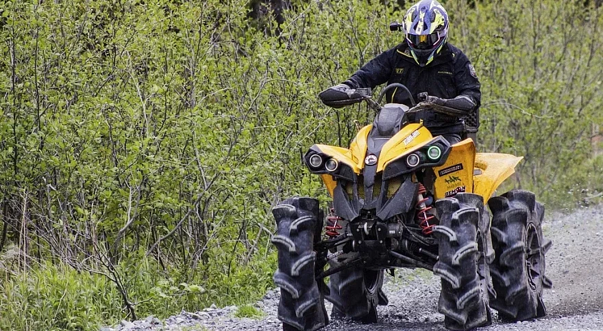 Pourquoi un quad vebre ou oscille et comment y remédier