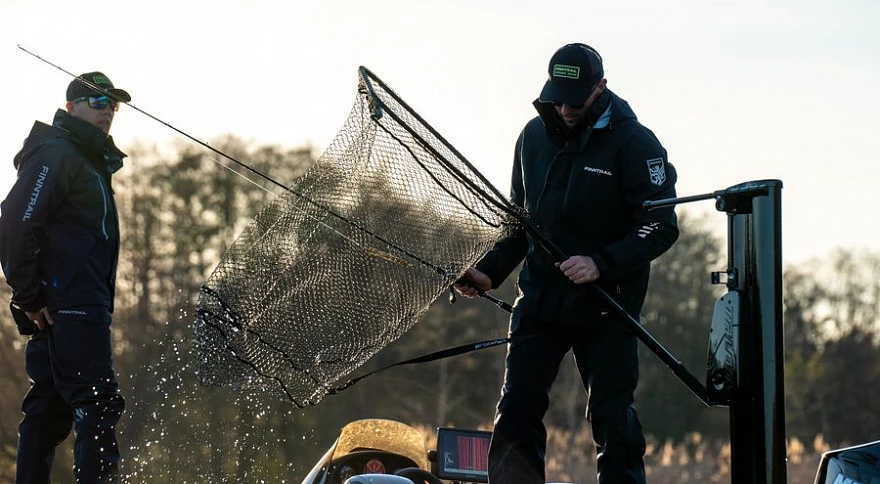 Beginner’s Guide to Boat Fishing: Techniques, Gear & Safety Tips