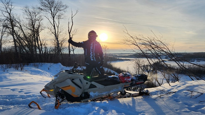 Snowmobiling Tips for Beginners: Stay Safe and Have Fun