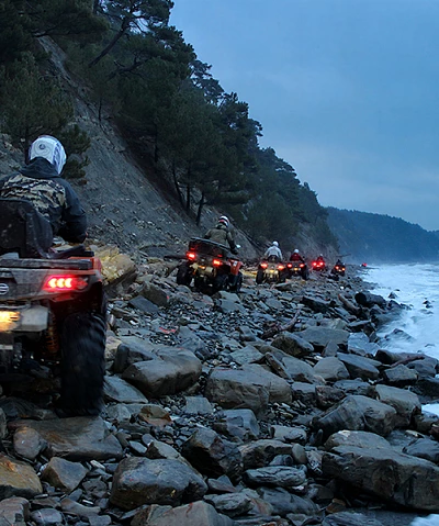 Conduite de quad de nuit : conseils de sécurité, équipement et installation des éclairages