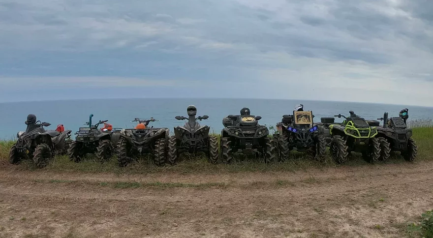 Guides de voyage tout-terrain et destinations : aventures boueuses au Canada