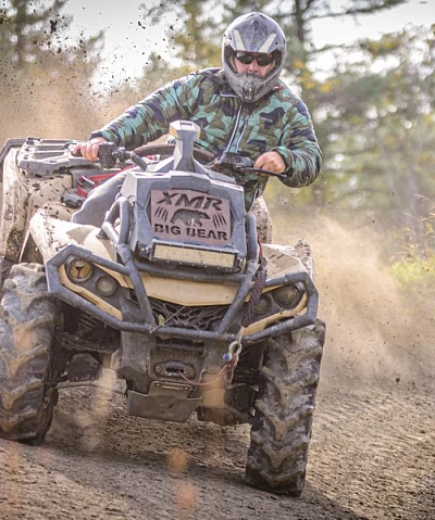Offroad-Fahren nach dem Laubfall