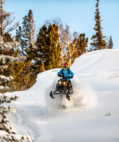 How to Ride a Snowmobile in Deep Snow: Skills, Setup & Pro Tips