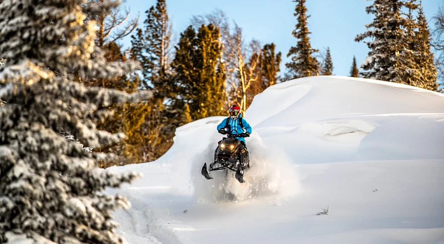 How to Ride a Snowmobile in Deep Snow: Skills, Setup & Pro Tips