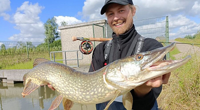 How to use a fishing rod?