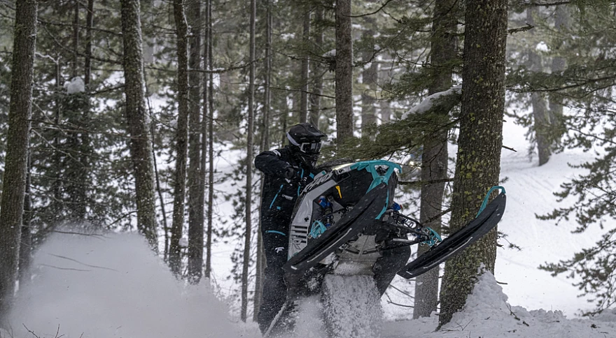 Backcountry-Snowmobiling: Der komplette Leitfaden für Fahrer