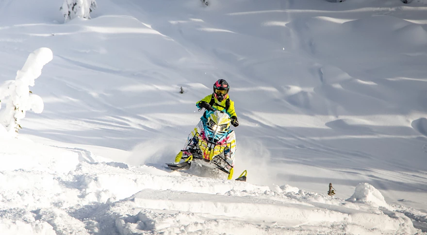 Les motoneiges ultimes pour des aventures sur piste en douceur