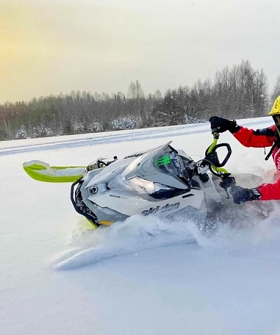 How to Choose the Right Snowmobile Suit