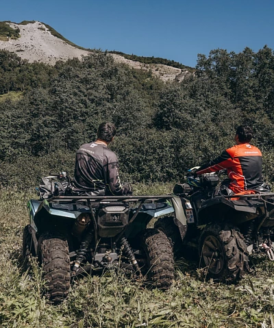Schützen Sie sich selbst: Unverzichtbare Sicherheitsausrüstung für Offroad-Abenteuer