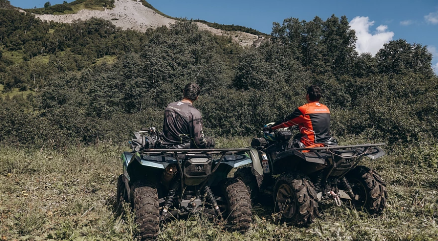 Schützen Sie sich selbst: Unverzichtbare Sicherheitsausrüstung für Offroad-Abenteuer