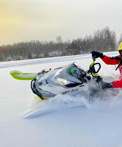 Ride in Confidence: Snowmobile Gear for Women That Delivers