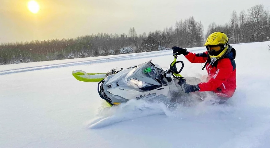 Ride in Confidence: Snowmobile Gear for Women That Delivers