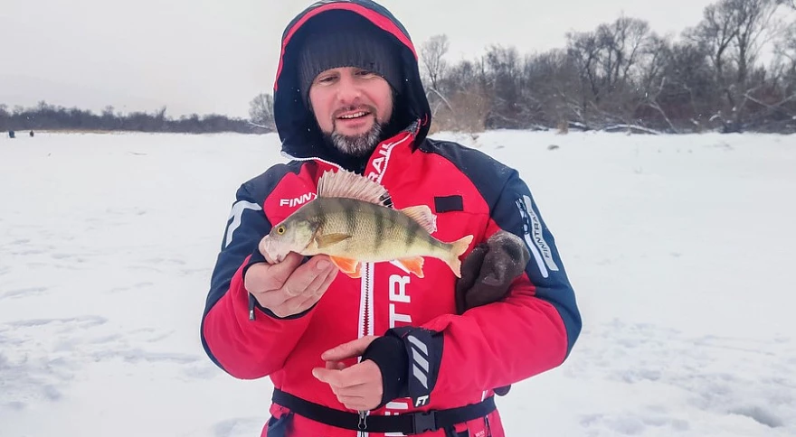 Guide étape par étape pour fabriquer soi-même des tip-ups pour la pêche sur glace