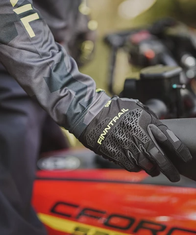 Gants Tout-Terrain 101 : Comment choisir la paire idéale pour chaque saison