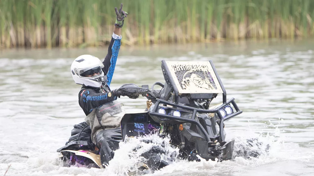 atv riding in water