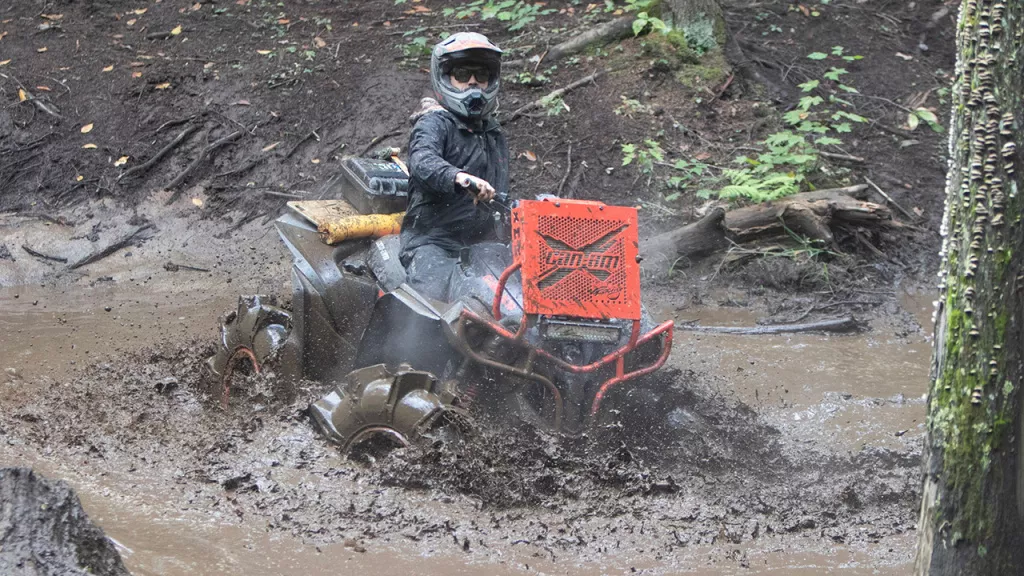 atv mud riding Off-Roading